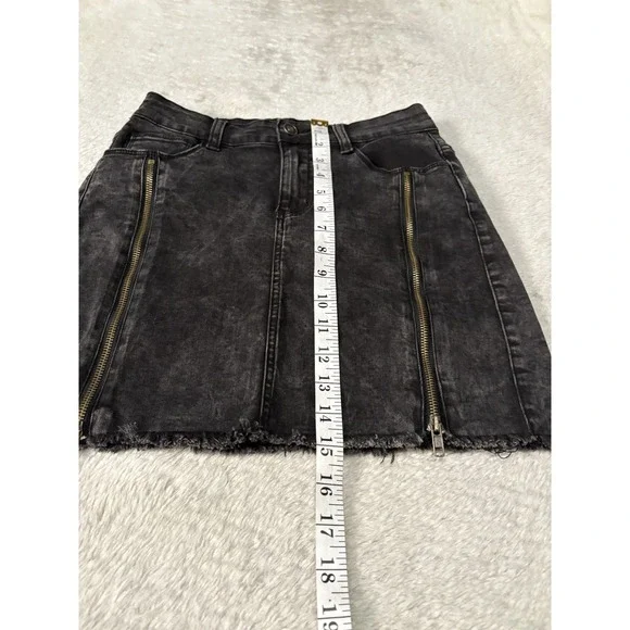 New Fashion Nova Nadia Denim Zipper Black Skirt‎ Size Medium Moto - Picture 6 of 7